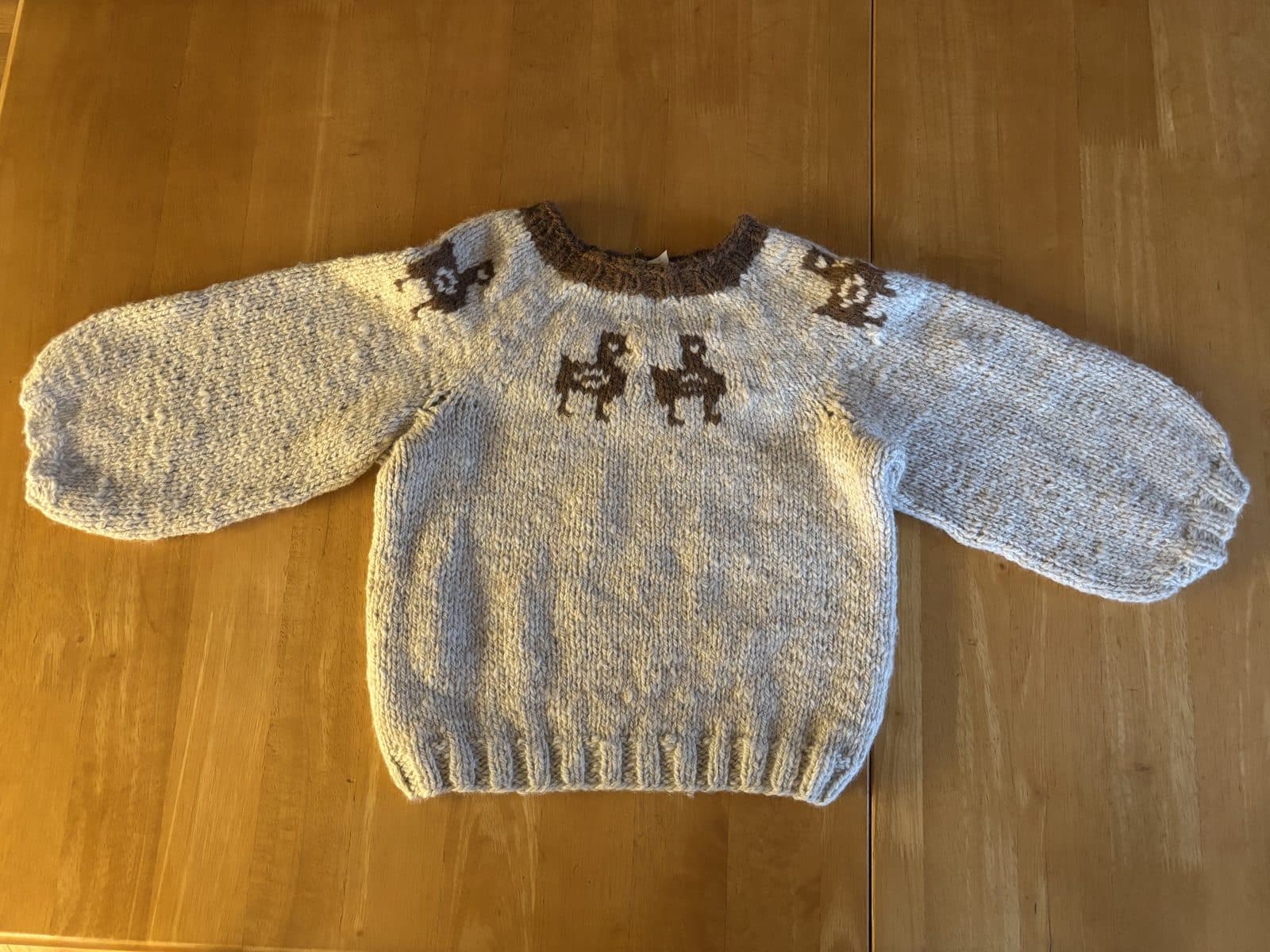 Håndstrikket barnegenser, str. 4 år